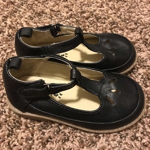 Old Navy Vintage Style T Straps Size 6 Black EUC